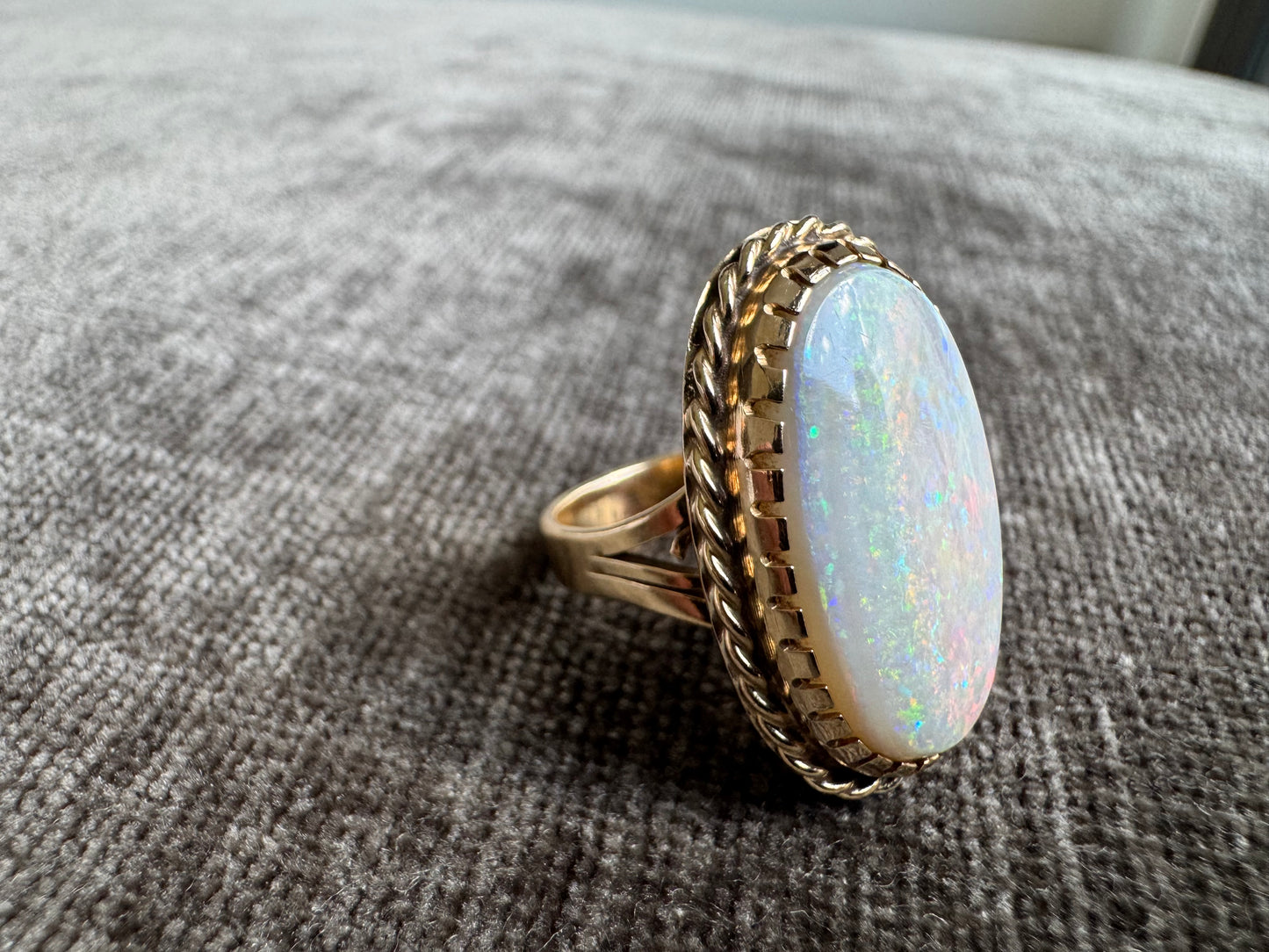 Antique 14K Solid Yellow Gold Natural Australian Opal Statement Ring
