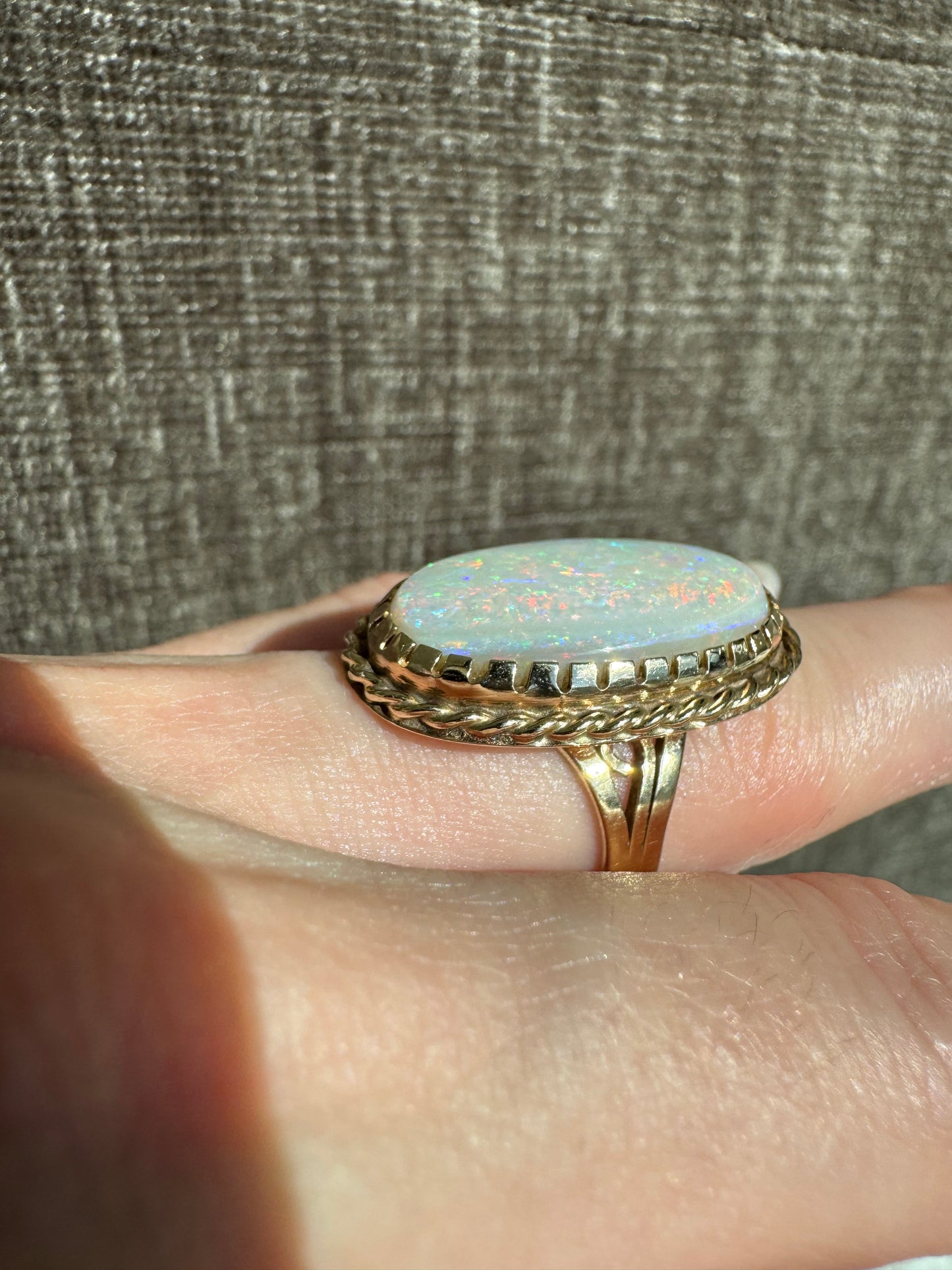 Antique 14K Solid Yellow Gold Natural Australian Opal Statement Ring