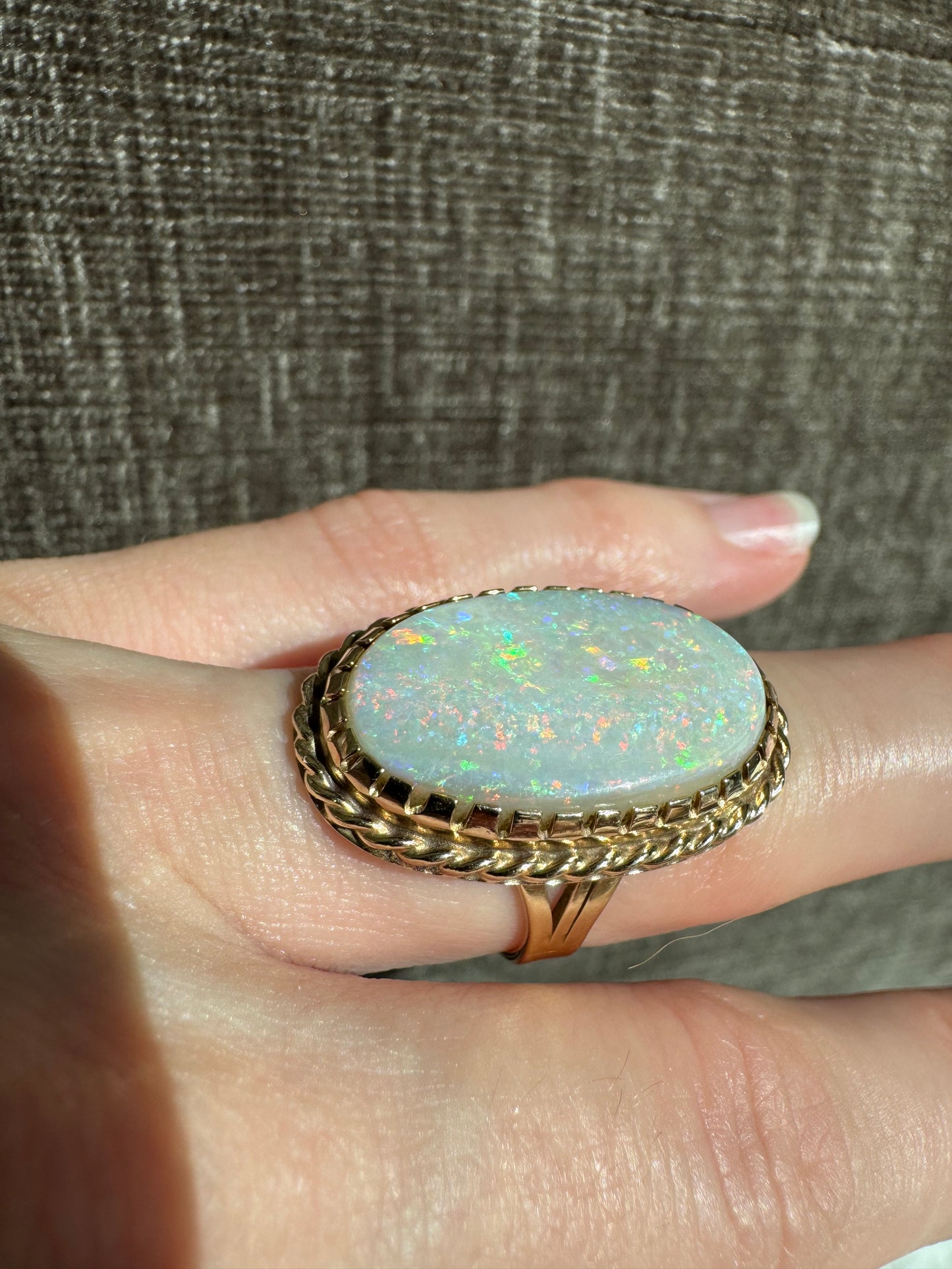 Antique 14K Solid Yellow Gold Natural Australian Opal Statement Ring