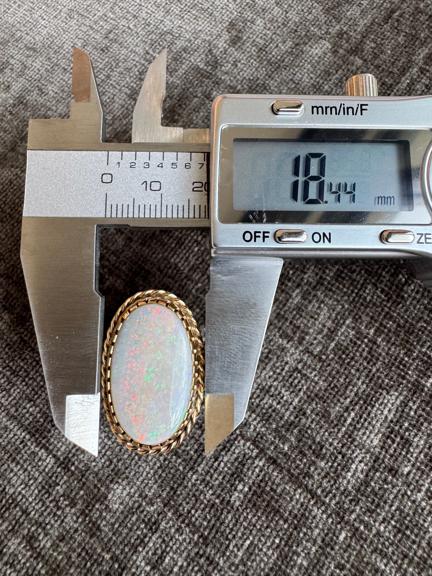 Antique 14K Solid Yellow Gold Natural Australian Opal Statement Ring