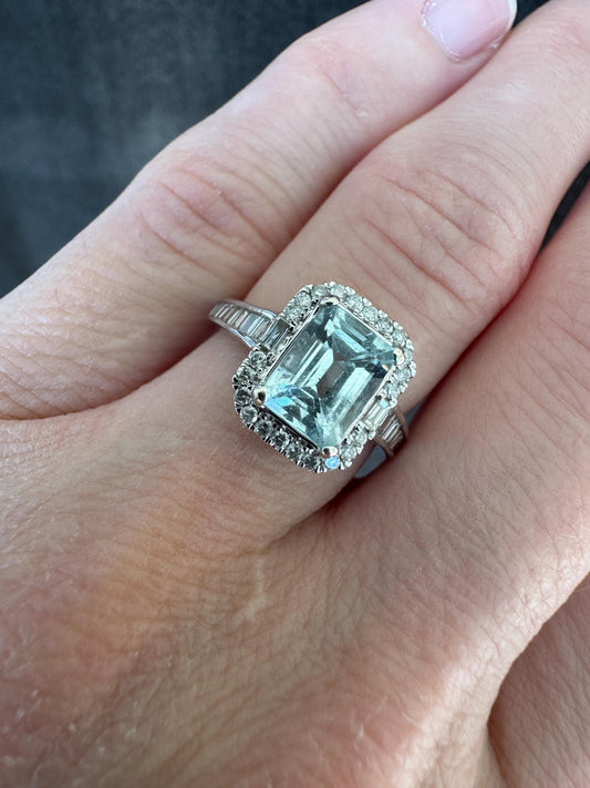 Vintage Brilliant 14k White Gold Natural Aquamarine and Diamond Ring