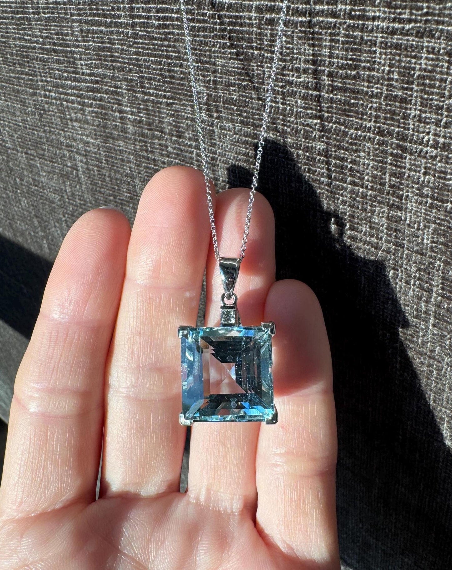 18k Solid Yellow Gold 22 Carat Natural Aquamarine and Diamond Necklace