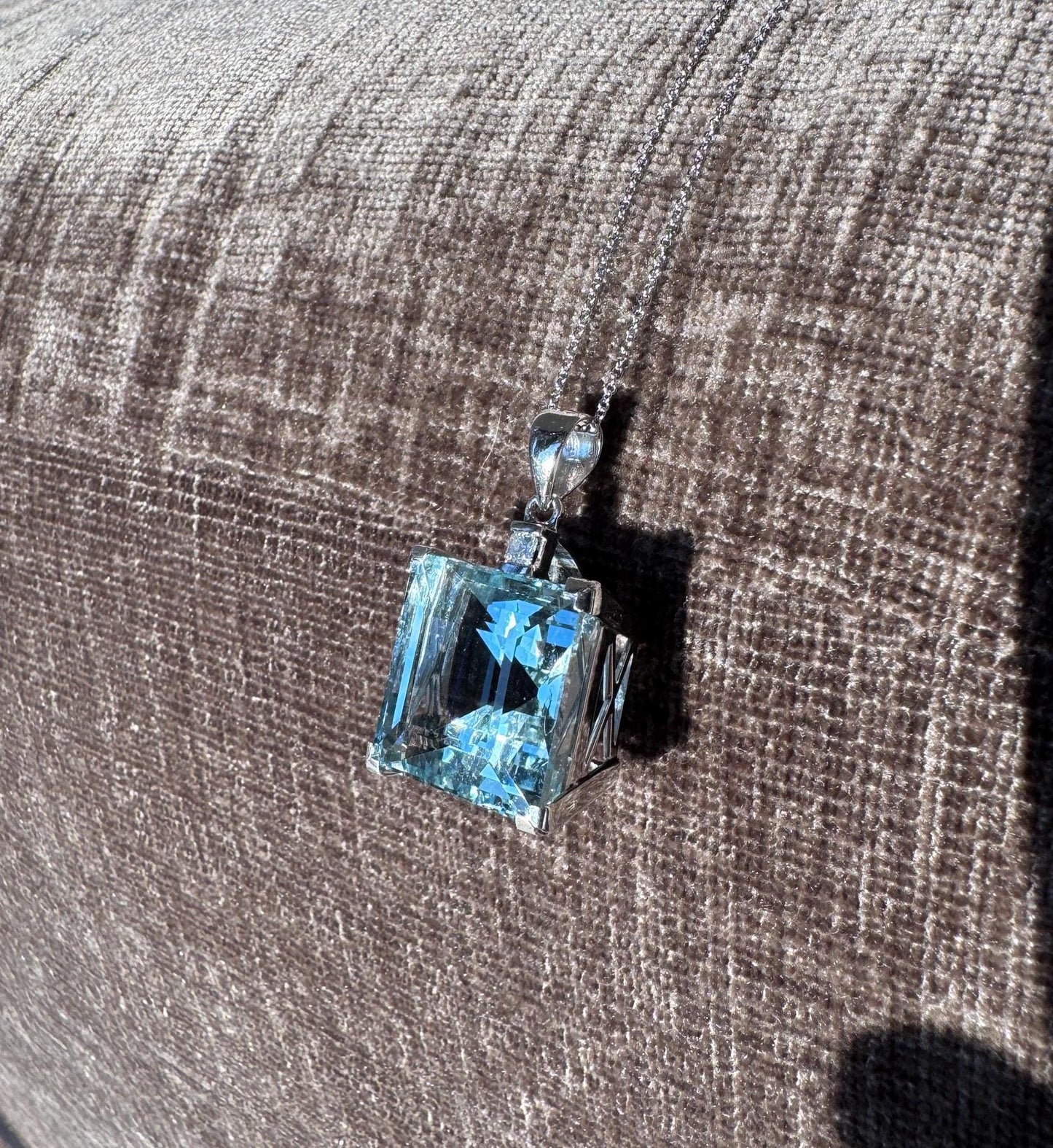 18k Solid Yellow Gold 22 Carat Natural Aquamarine and Diamond Necklace