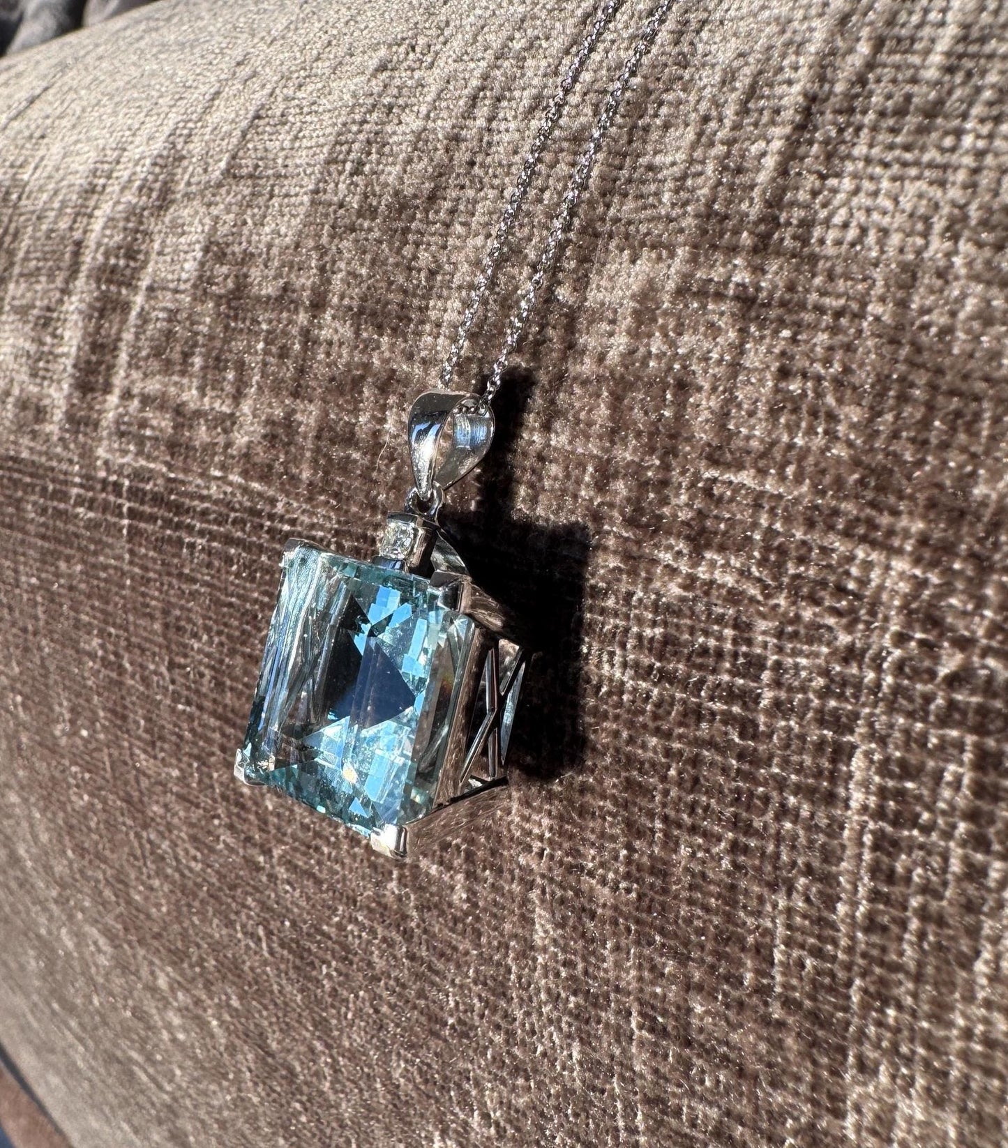 18k Solid Yellow Gold 22 Carat Natural Aquamarine and Diamond Necklace