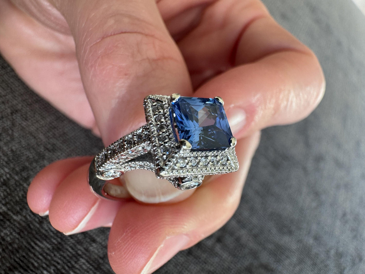 Stunning Vintage 14k Solid White Gold Natural Blue Sapphire and Diamond Estate Ring