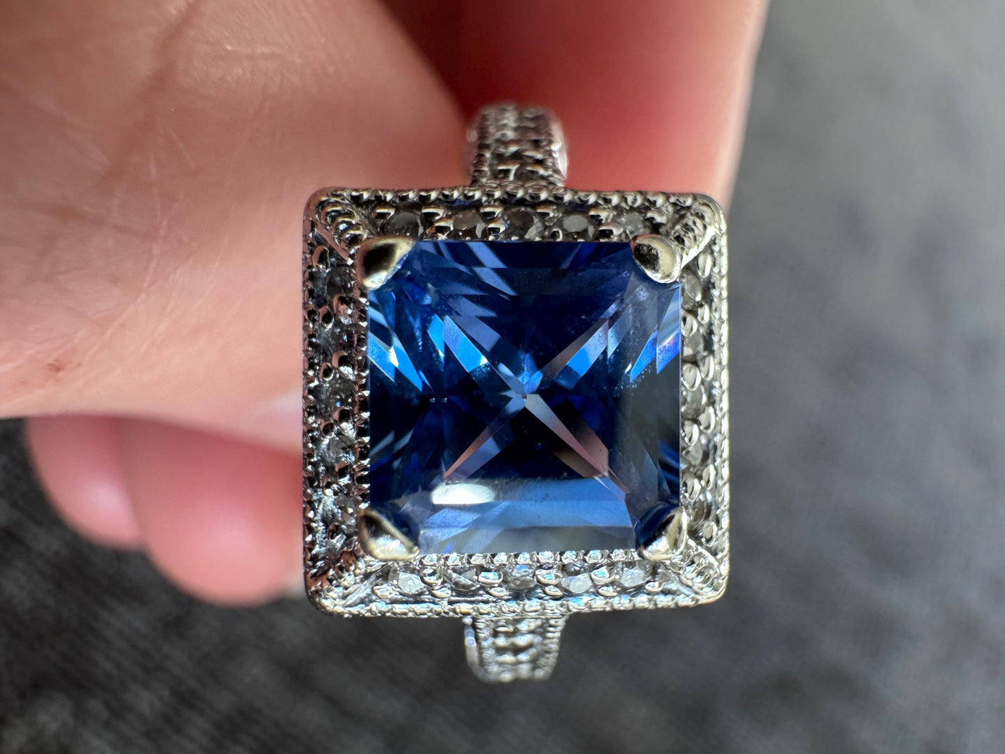 Stunning Vintage 14k Solid White Gold Natural Blue Sapphire and Diamond Estate Ring