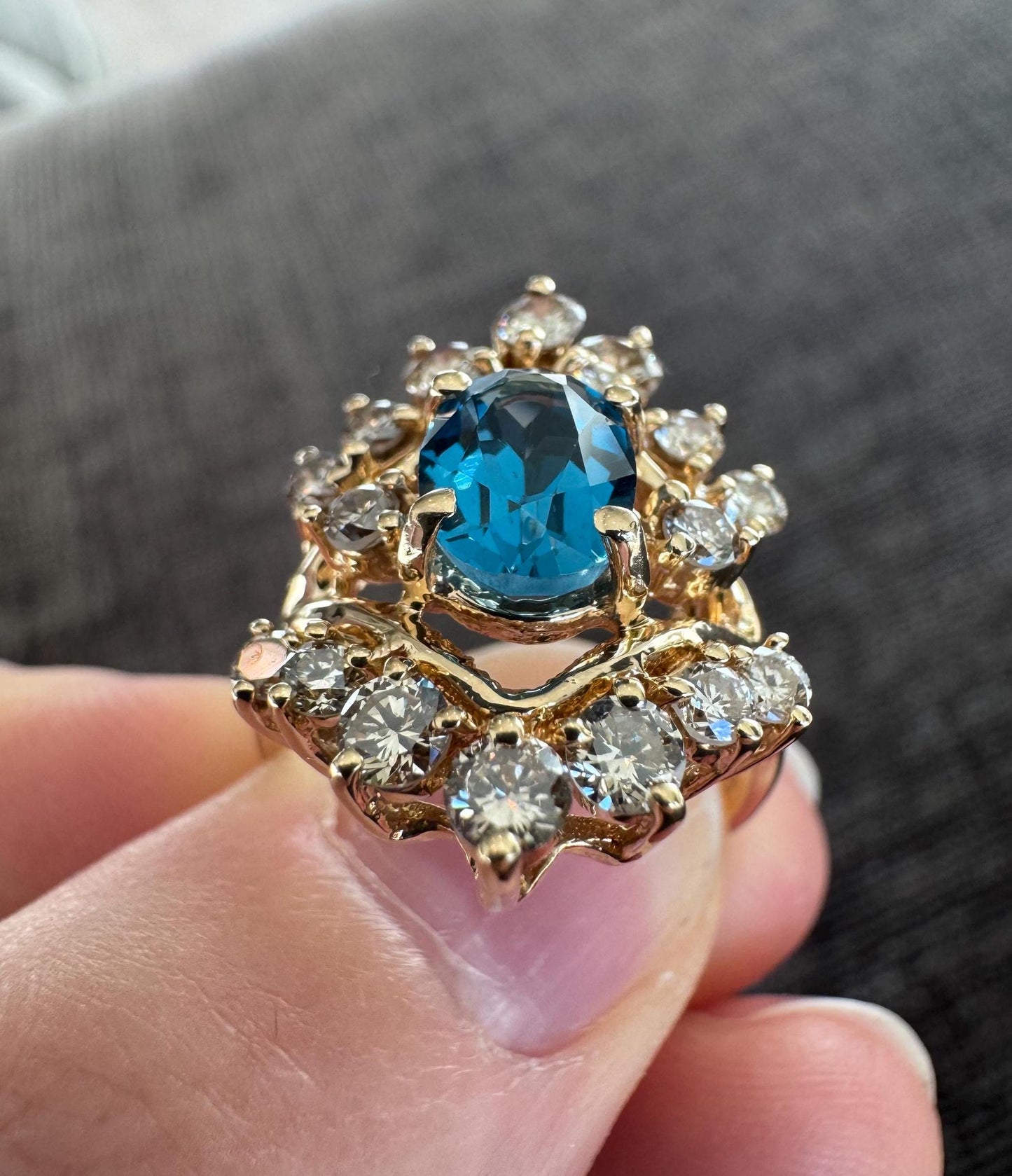 Stunning Vintage 14k Solid Yellow Gold Natural Blue Sapphire and Diamond Estate Ring