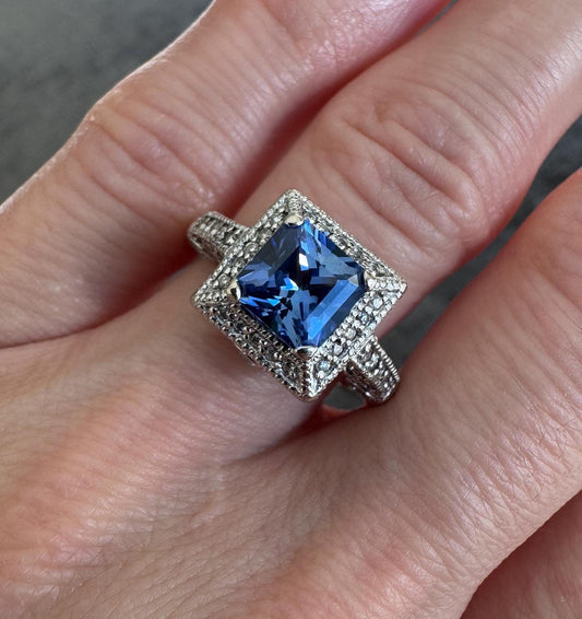 Stunning Vintage 14k Solid White Gold Natural Blue Sapphire and Diamond Estate Ring