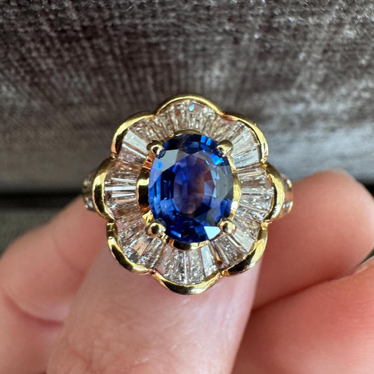 Beautiful 18k Solid Yellow Gold Natural Blue Sapphire & Diamond Ring with GIA Certification