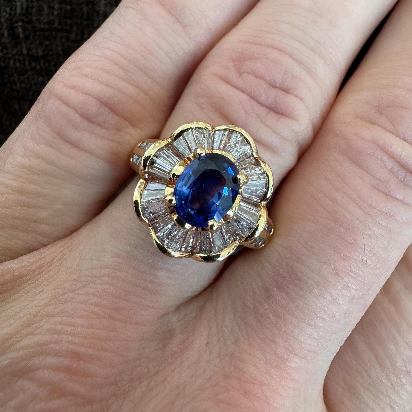 Beautiful 18k Solid Yellow Gold Natural Blue Sapphire & Diamond Ring with GIA Certification