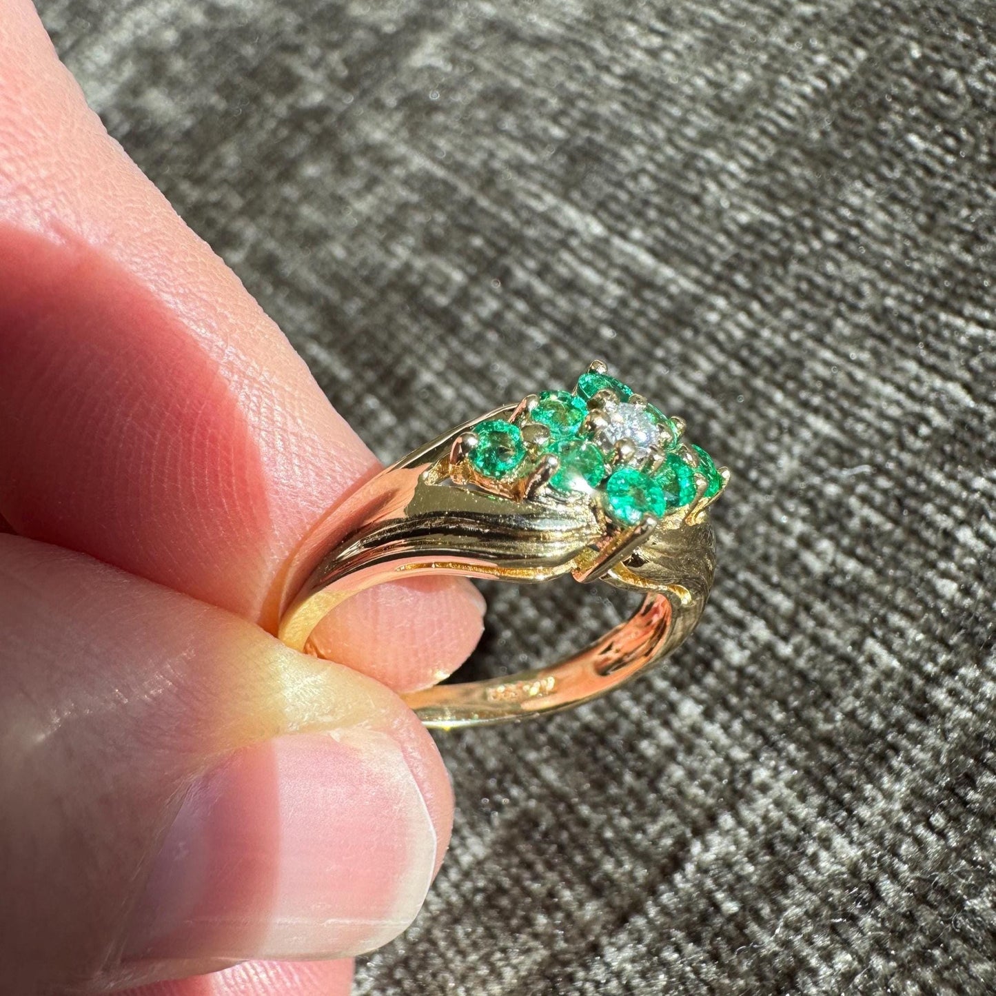 Dainty Vintage Solid 14k Yellow Gold Emerald & Diamond Flower Cluster Ring