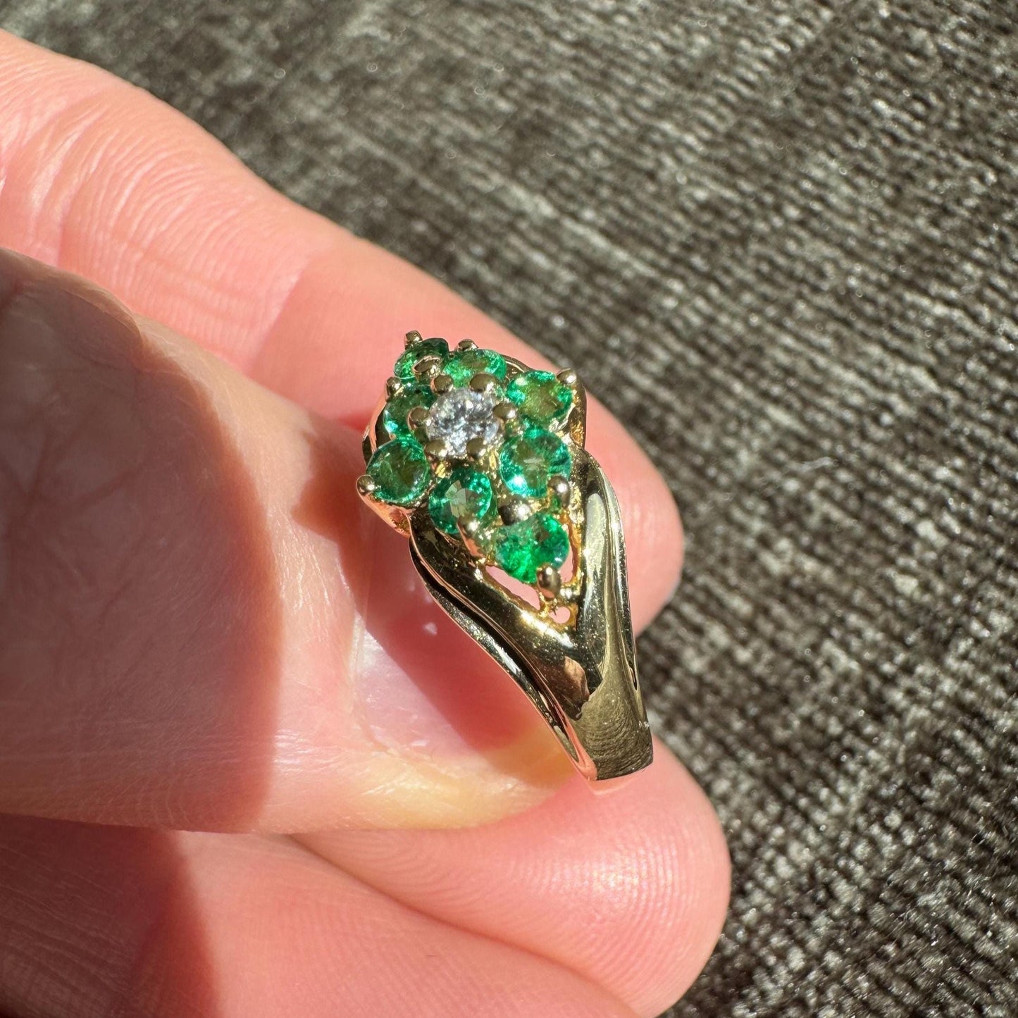 Dainty Vintage Solid 14k Yellow Gold Emerald & Diamond Flower Cluster Ring