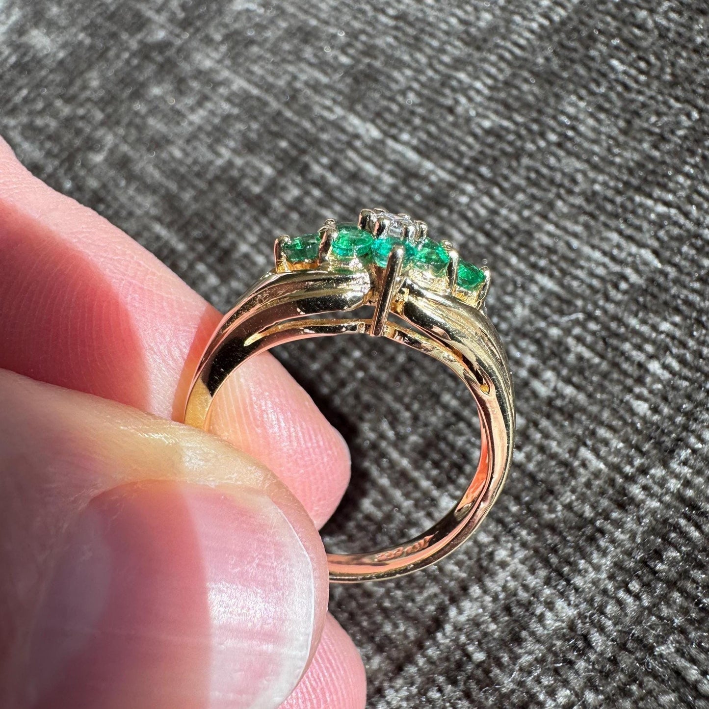 Dainty Vintage Solid 14k Yellow Gold Emerald & Diamond Flower Cluster Ring