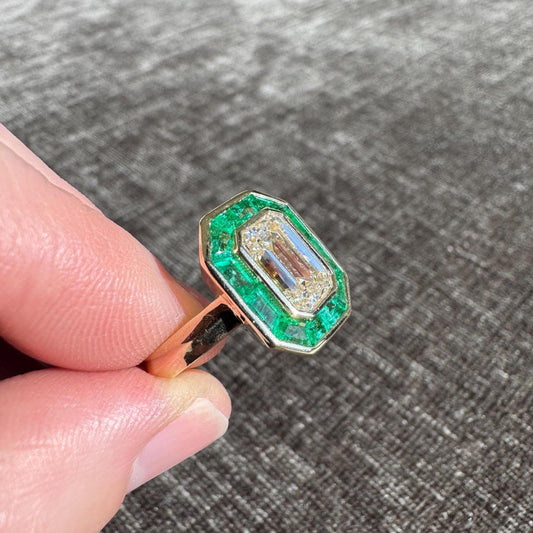 Stunning 14k Solid Yellow Gold Natural Emerald & Diamond Ring