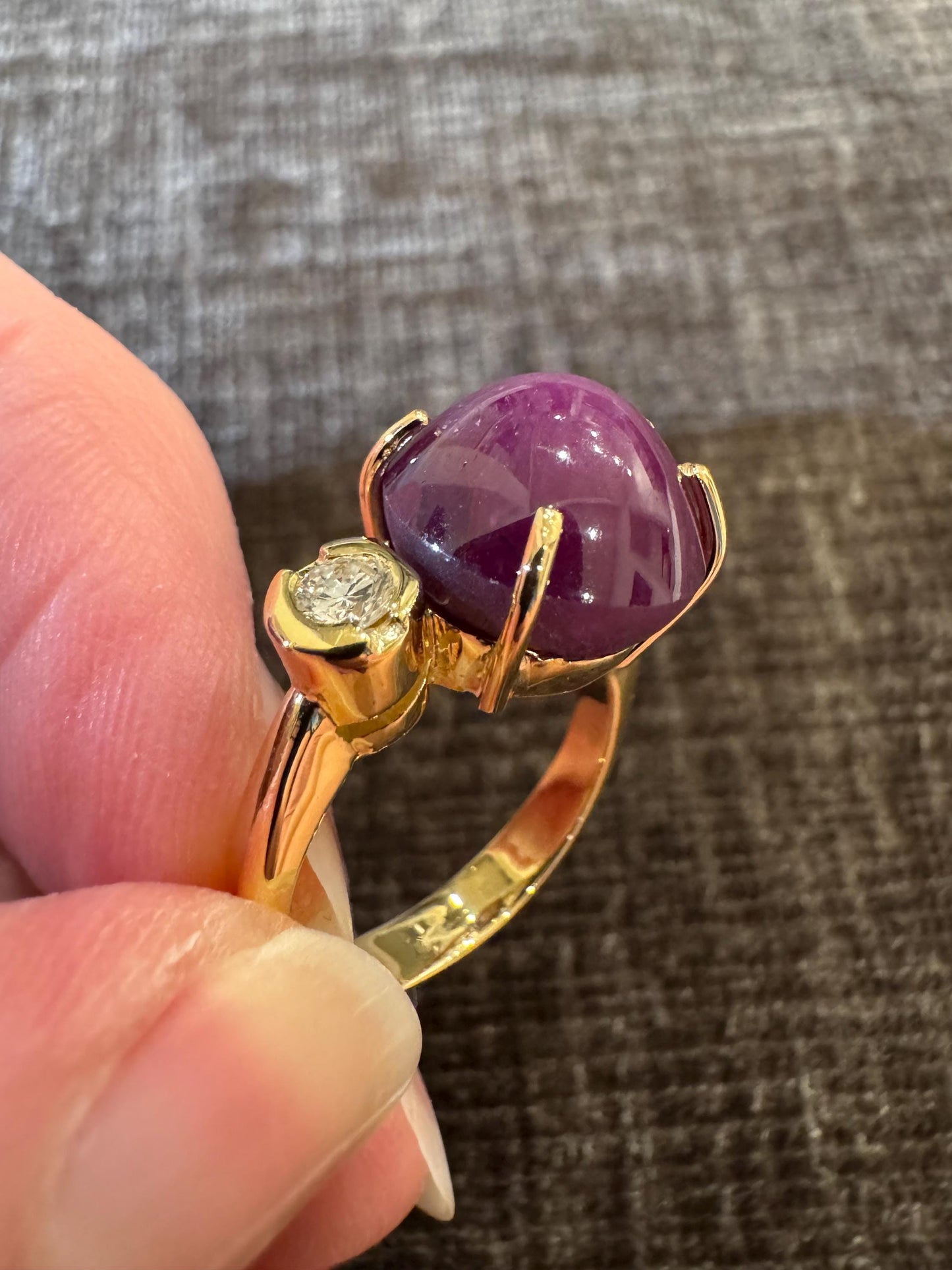 GIA-Certified 14.05ct Natural Star Ruby & Diamond 18K Yellow Gold Ring – Size 7