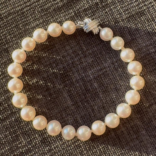 Tiffany & Co. 18K Yellow Gold and Akoya Pearl Bracelet – 8mm Pearls