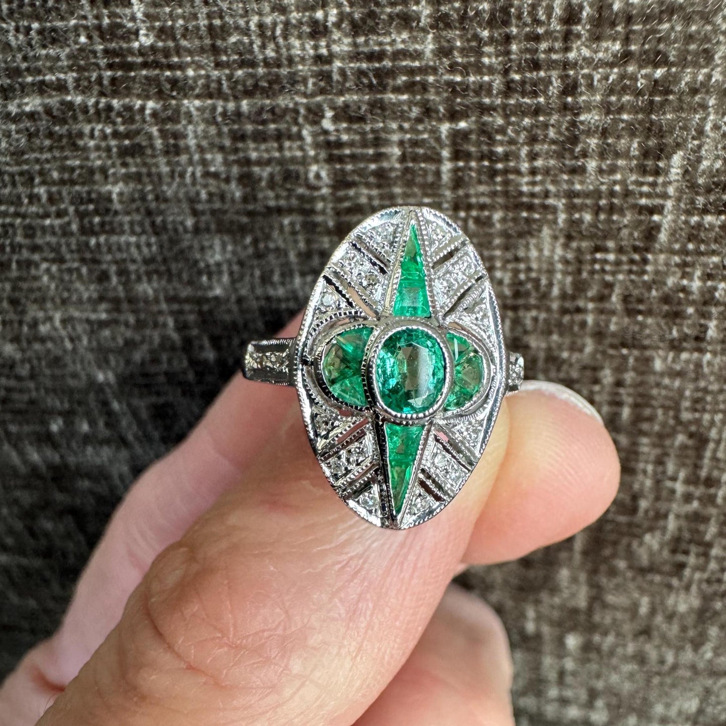 Vintage Art Deco Natural Emerald & Diamond Ring | Estate Jewelry