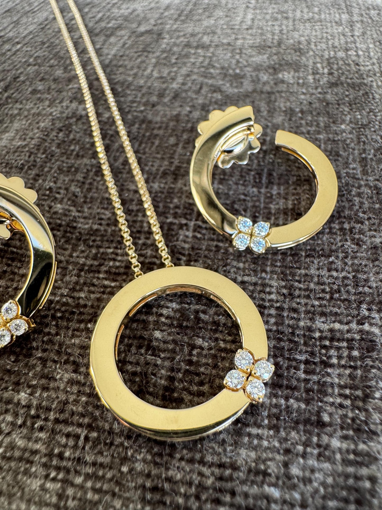 Roberto Coin Love In Verona 18K Yellow Gold Diamond Flower Pendant Necklace Earrings Set
