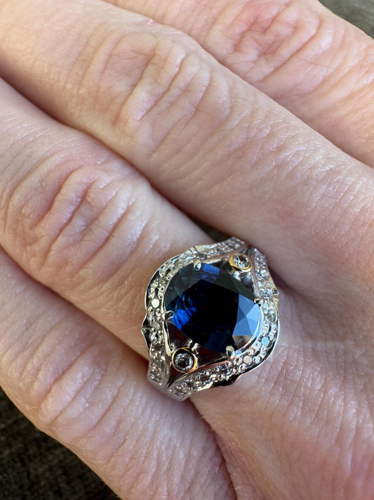 18k Gold Two Toned Natural Blue Oval Sapphire & Diamond Estate Ring