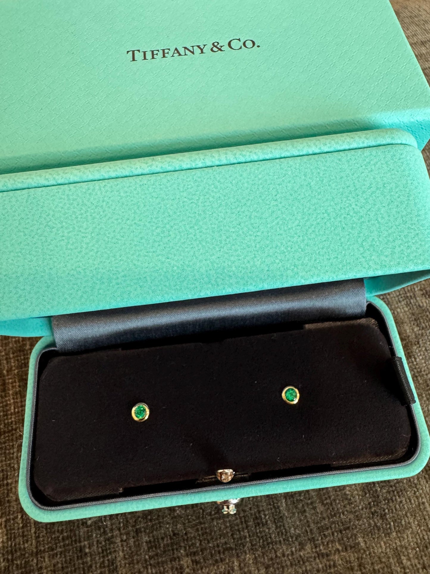 Authentic Tiffany & Co Elsa Peretti Emerald Color By The Yard 18K Yellow Gold Emerald Stud Earrings