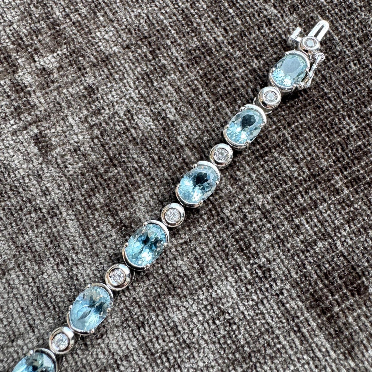 15 Carat Aquamarine & Diamond 14k White Gold Bracelet