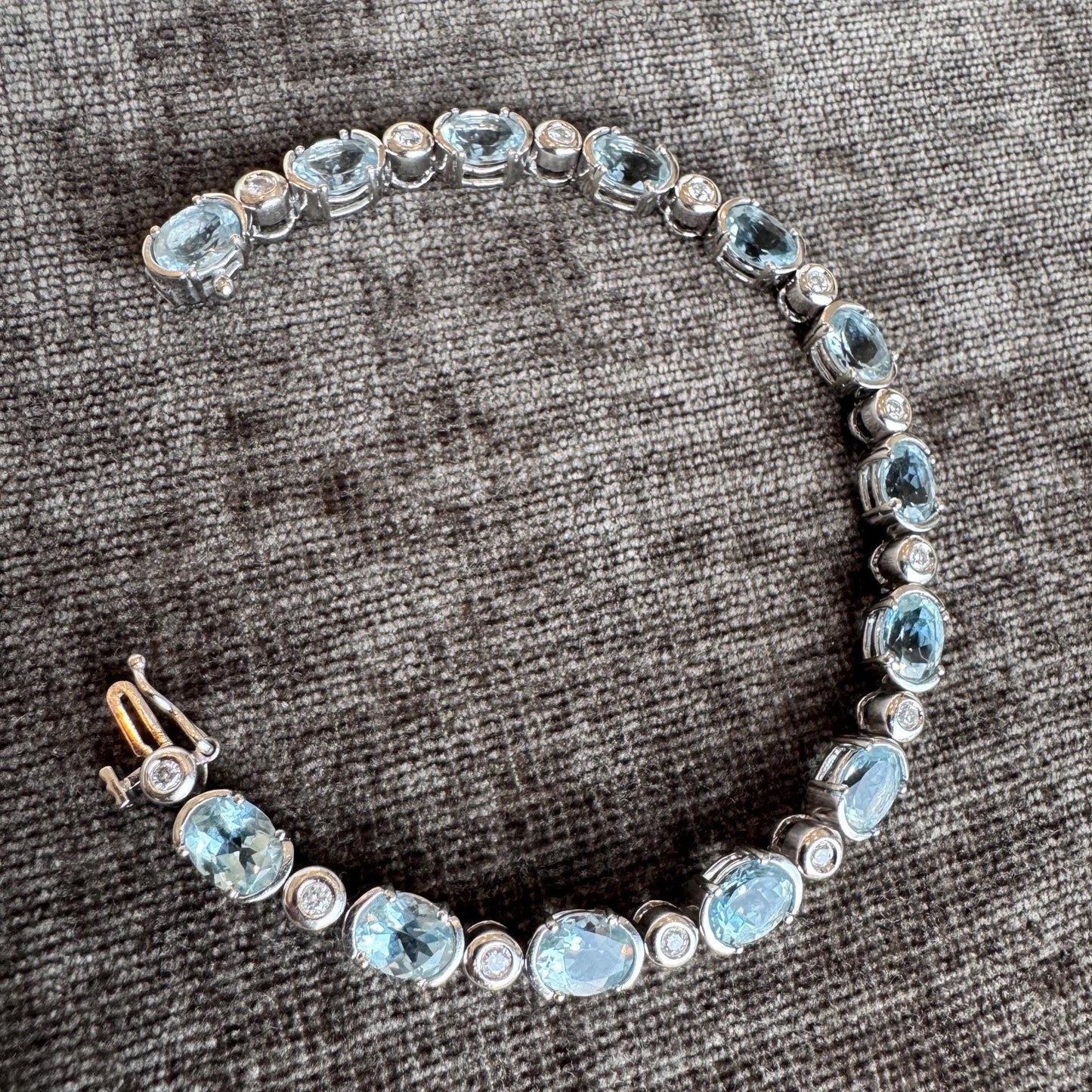 15 Carat Aquamarine & Diamond 14k White Gold Bracelet