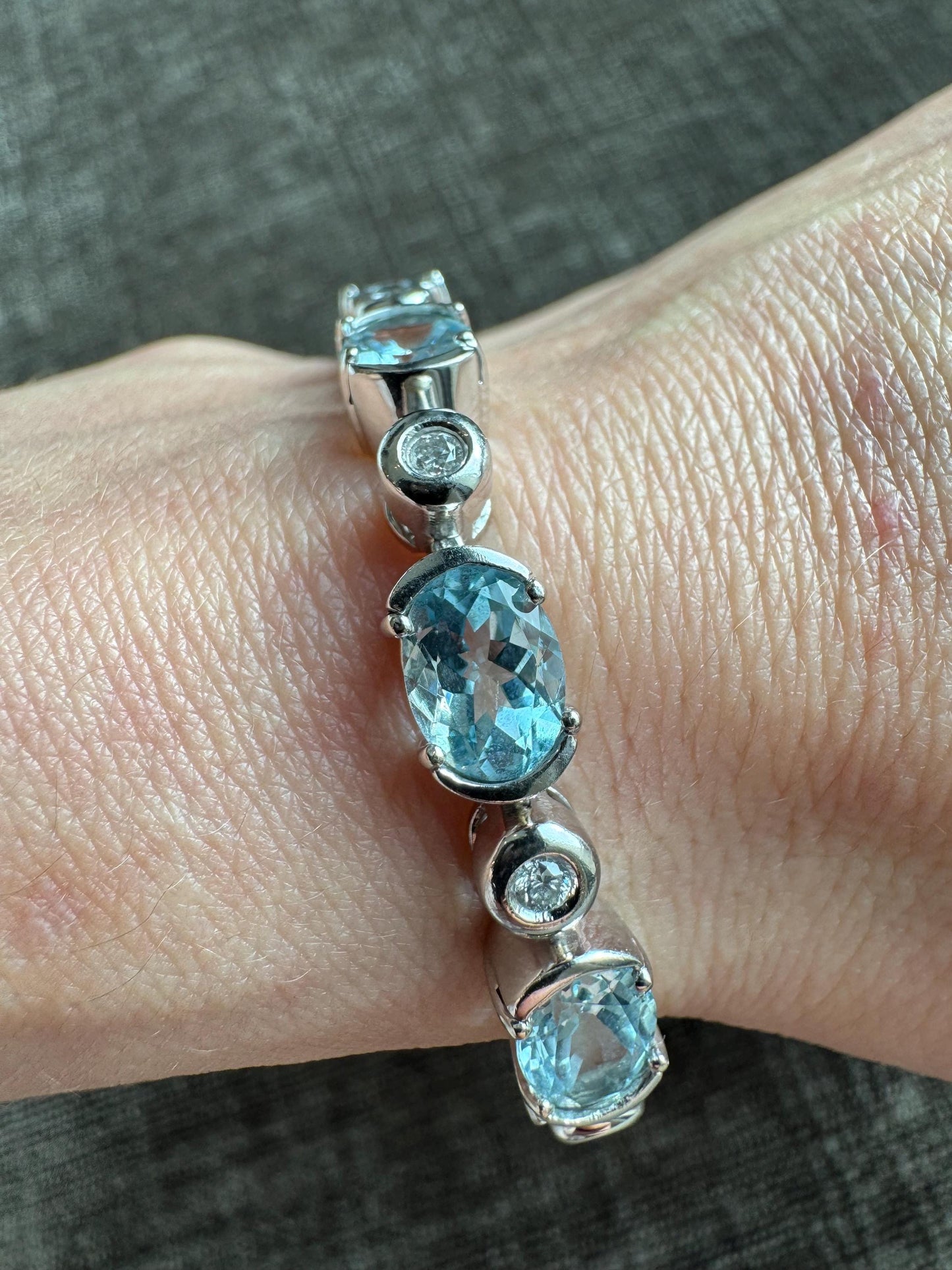 15 Carat Aquamarine & Diamond 14k White Gold Bracelet