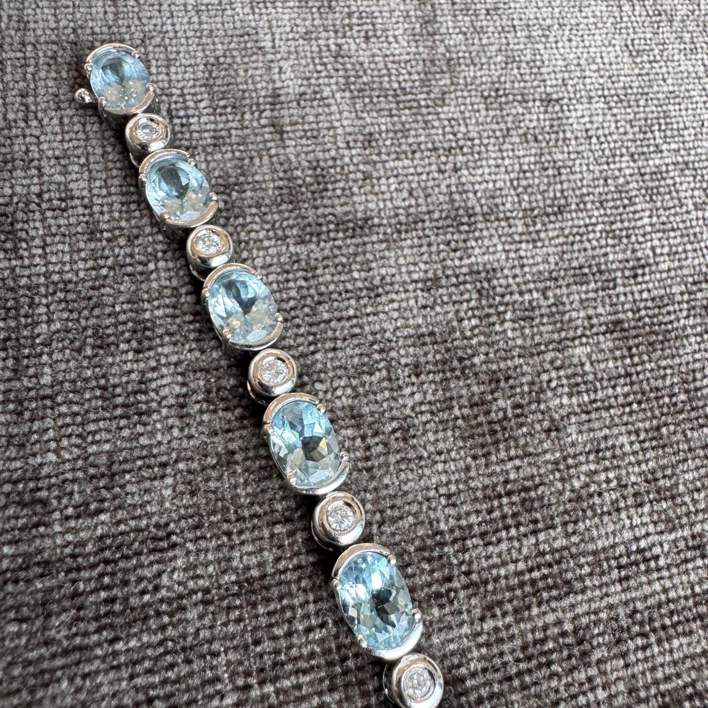 15 Carat Aquamarine & Diamond 14k White Gold Bracelet