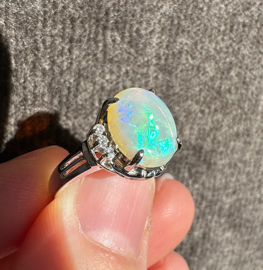 Beautiful Vintage Natural Opal & Diamonds in Solid Platinum Ring
