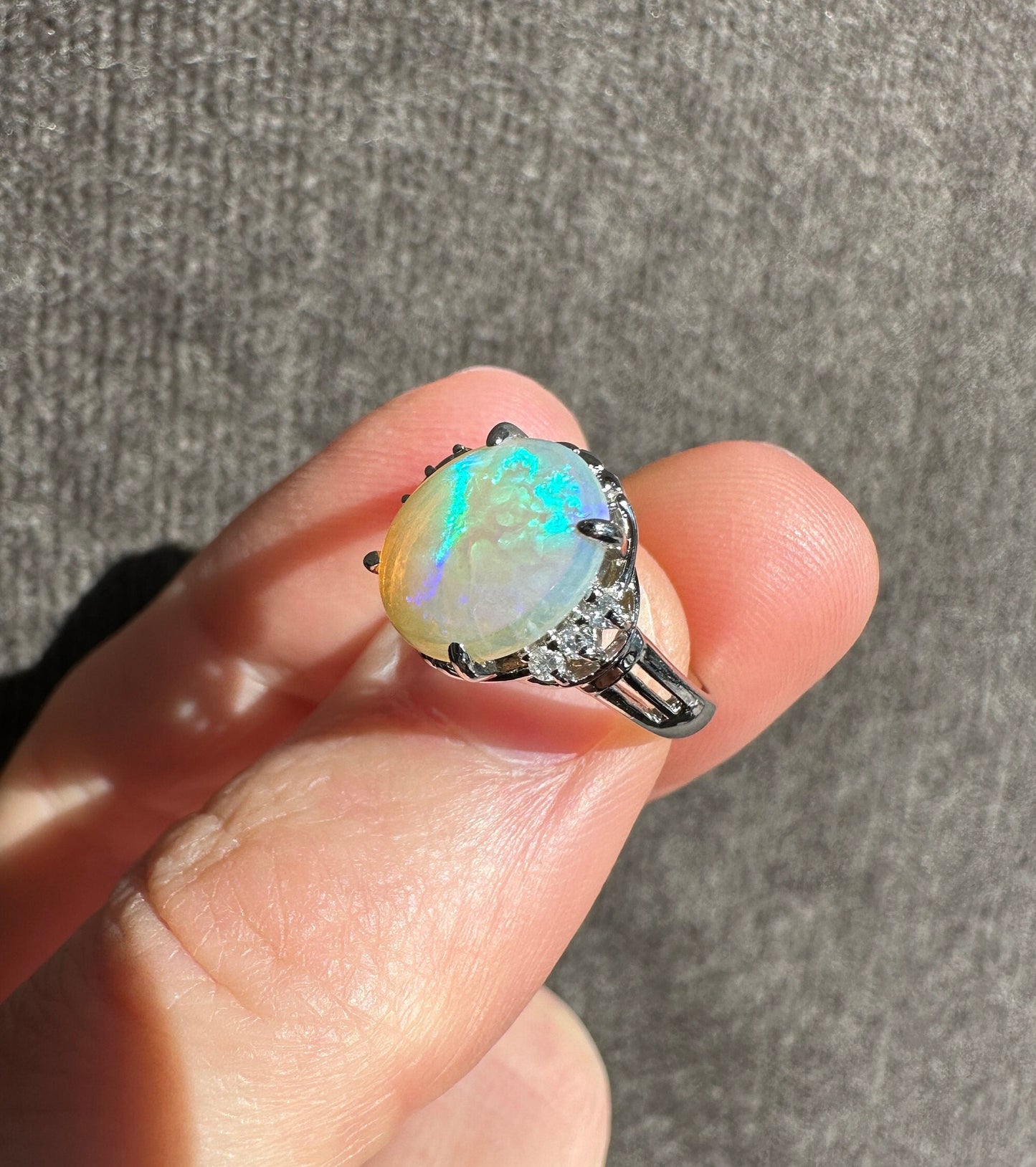 Beautiful Vintage Natural Opal & Diamonds in Solid Platinum Ring