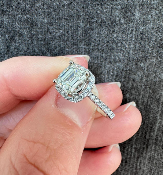 Gorgeous 18k White Gold Natural GIA Certified Diamond Engagement Ring