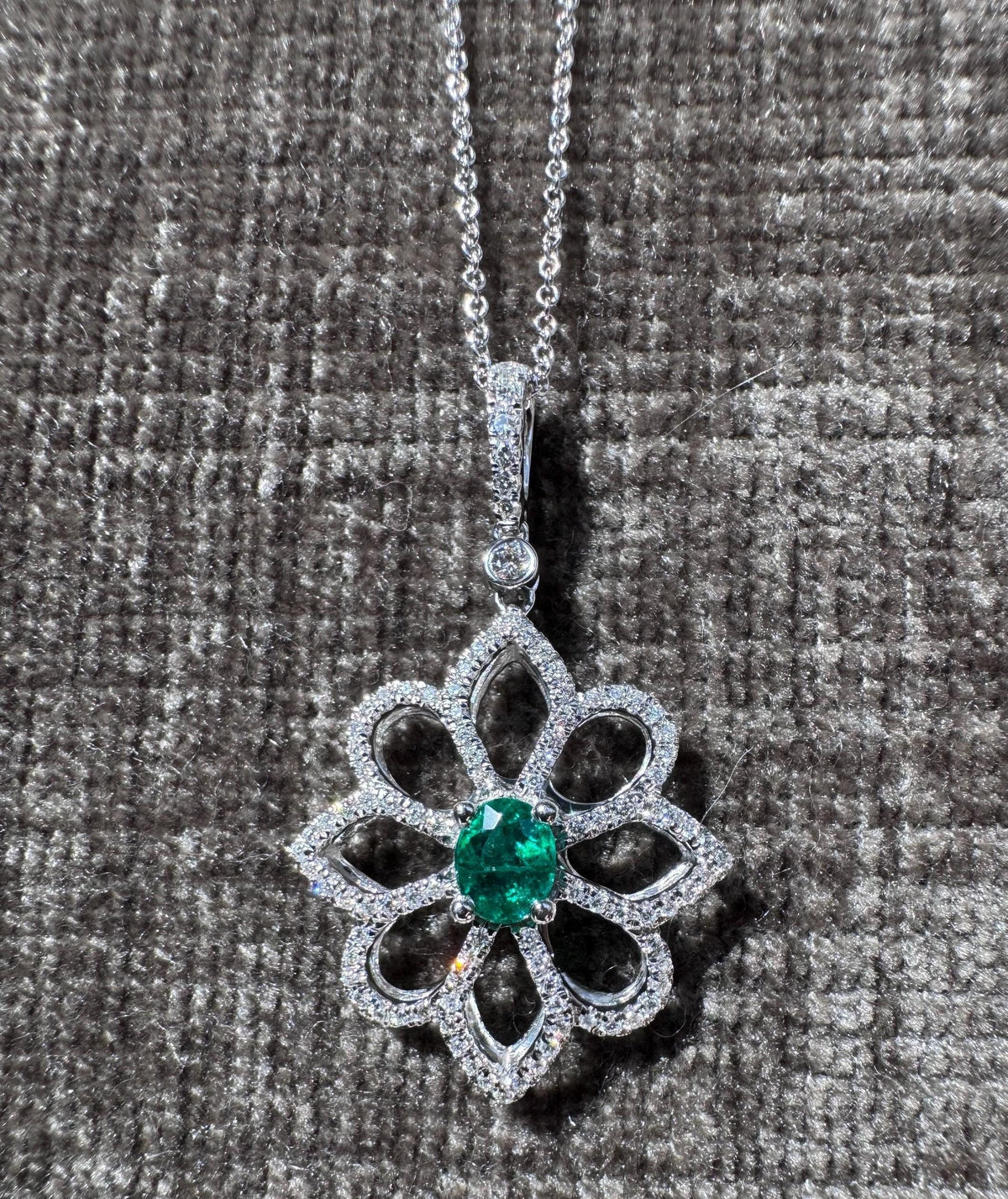18k Solid White Gold Natural Emerald & Diamond Flower Pendant