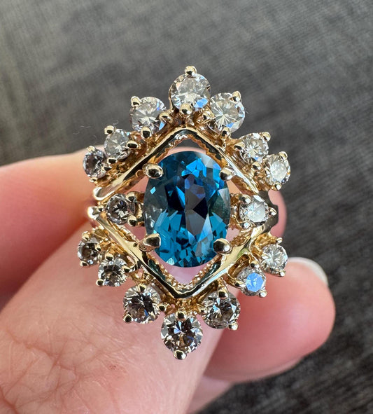 Stunning Vintage 14k Solid Yellow Gold Natural Blue Sapphire and Diamond Estate Ring