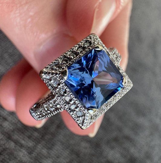 Stunning Vintage 14k Solid White Gold Natural Blue Sapphire and Diamond Estate Ring