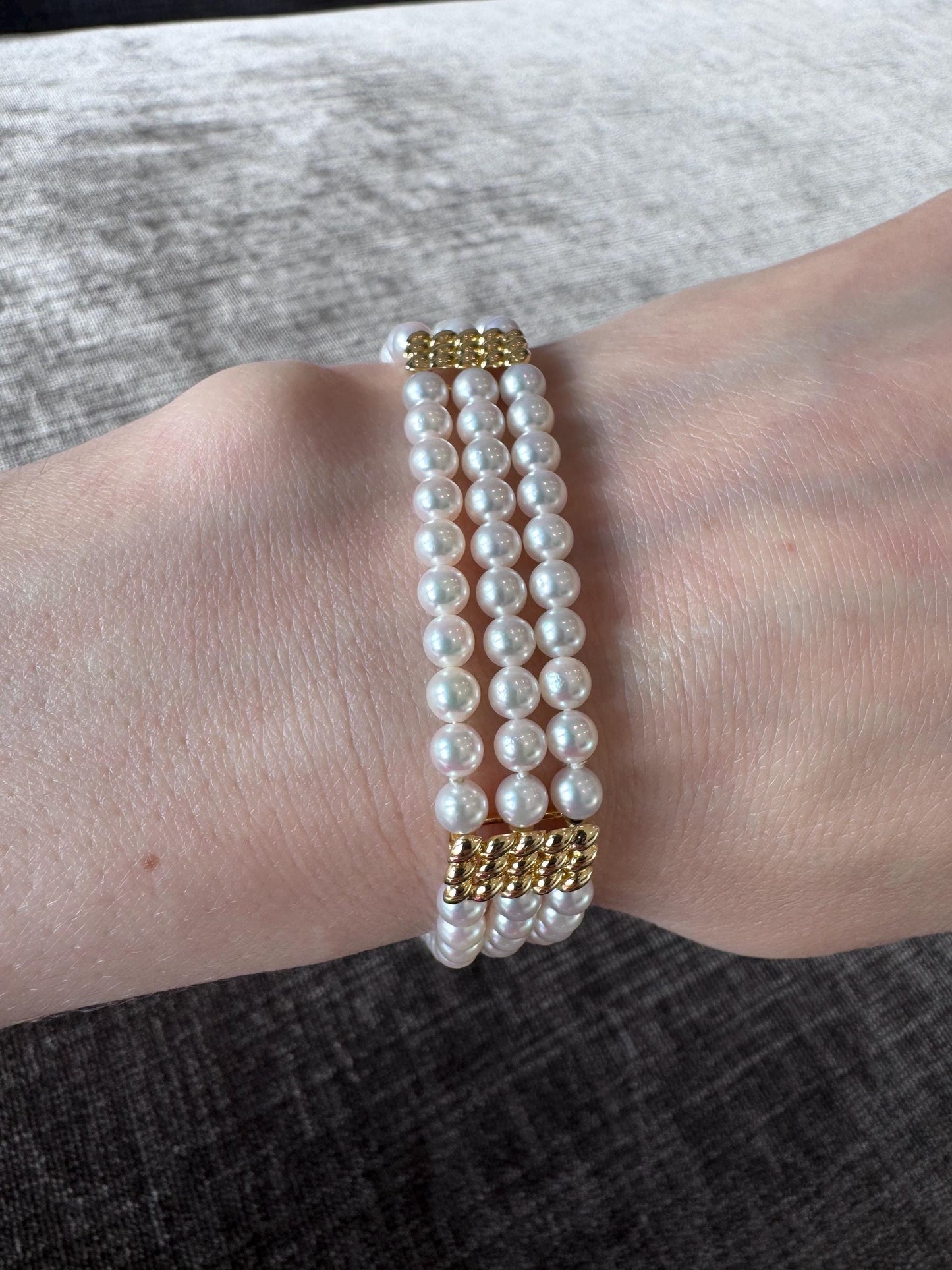 Beautiful Estate 14k Solid Yellow Gold Mikimoto 3 Strand Pearl Bracelet