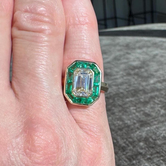 Stunning 14k Solid Yellow Gold Natural Emerald & Diamond Ring