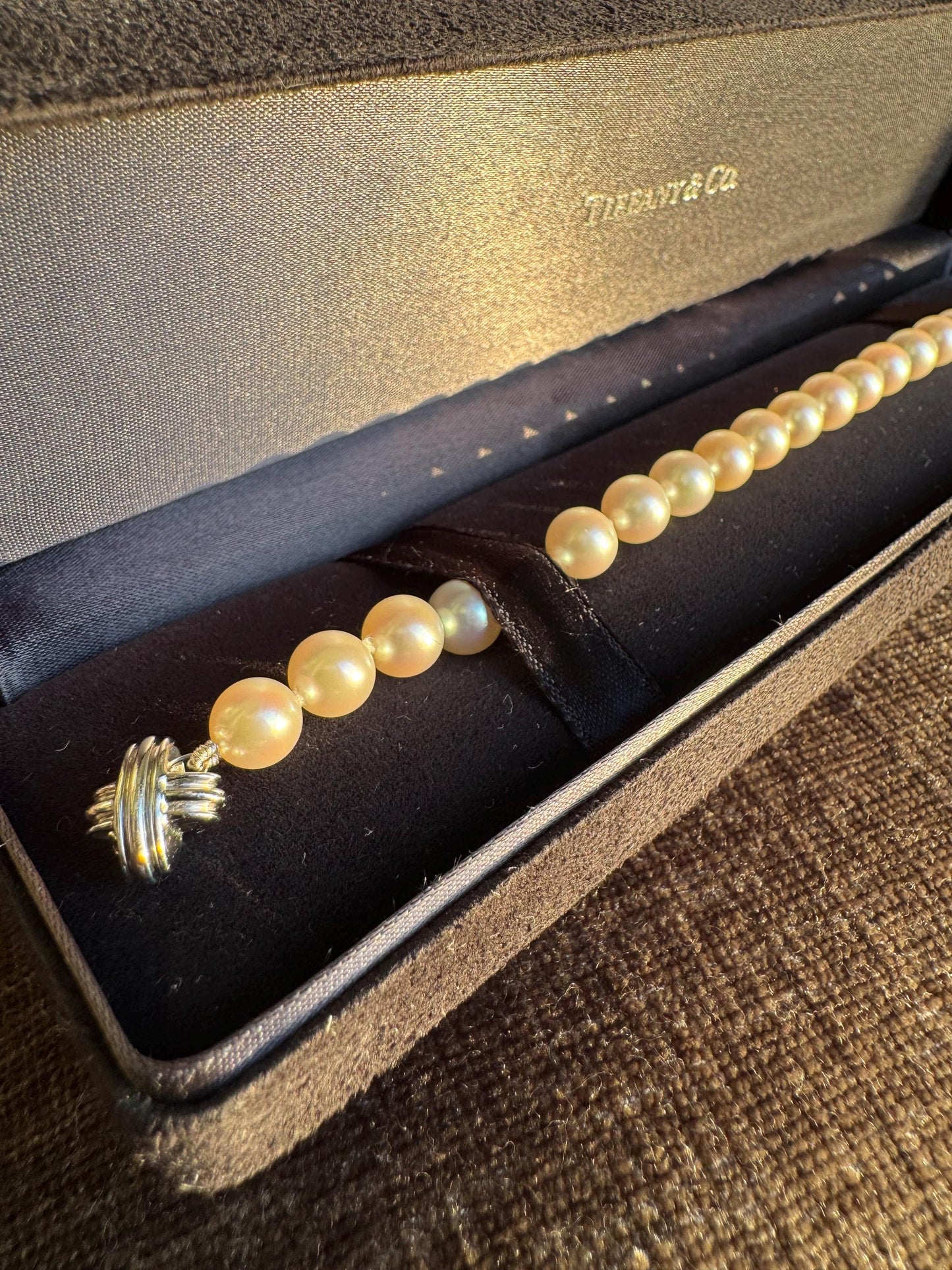 Tiffany & Co. 18K Yellow Gold and Akoya Pearl Bracelet – 8mm Pearls