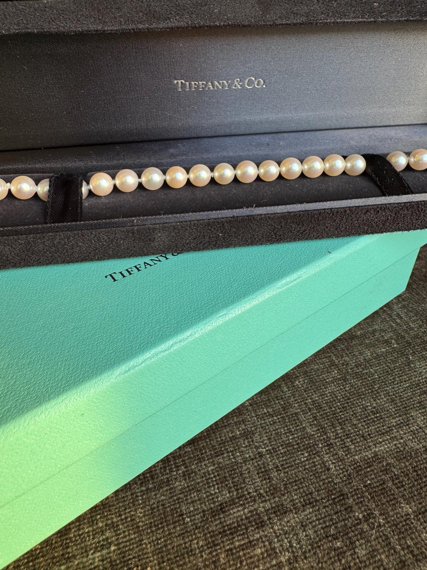 Tiffany & Co. 18K Yellow Gold and Akoya Pearl Bracelet – 8mm Pearls