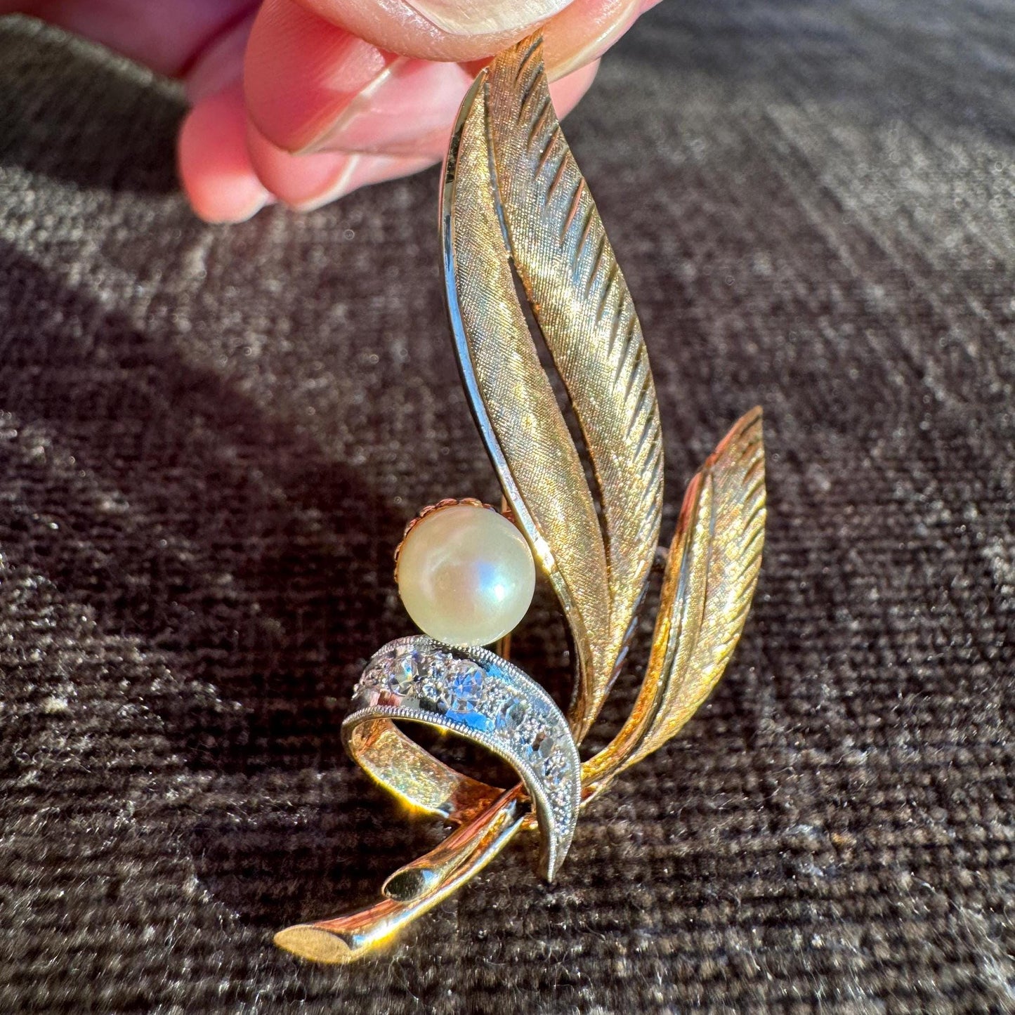 18k Vintage Leaf Brooch with Pearl & Diamonds