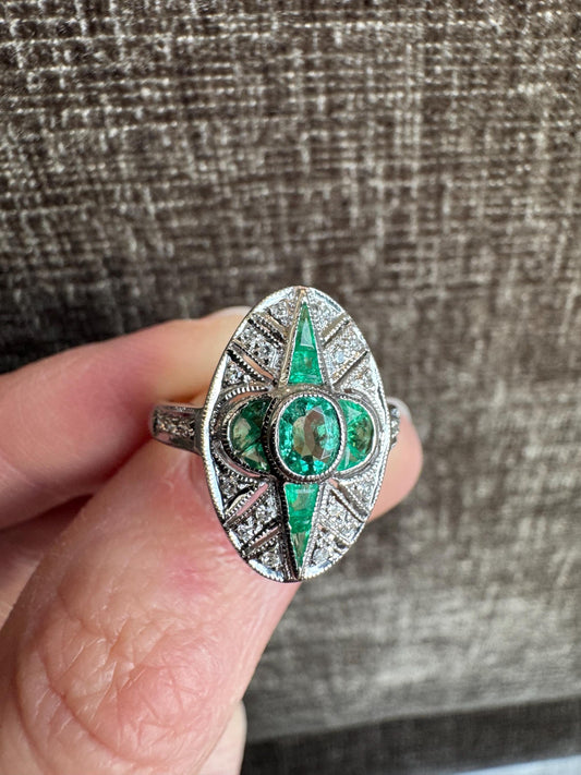 Vintage Art Deco Natural Emerald & Diamond Ring | Estate Jewelry
