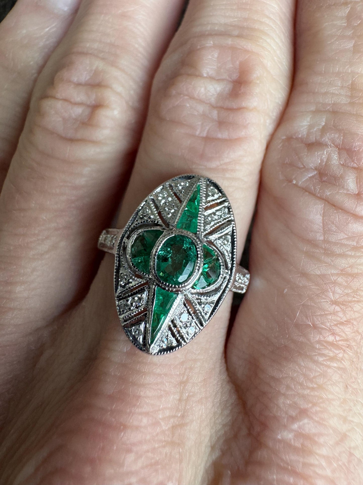 Vintage Art Deco Natural Emerald & Diamond Ring | Estate Jewelry