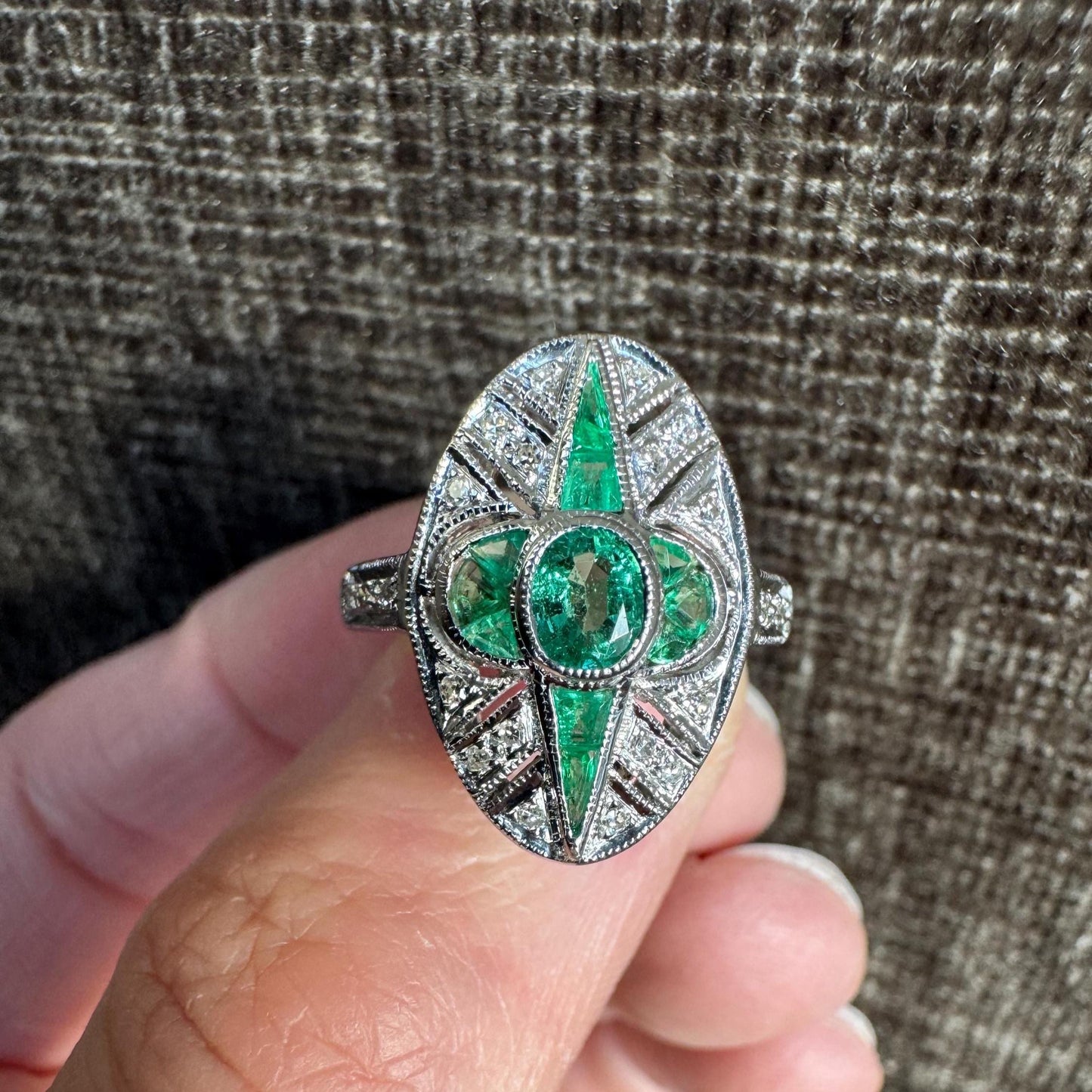 Vintage Art Deco Natural Emerald & Diamond Ring | Estate Jewelry