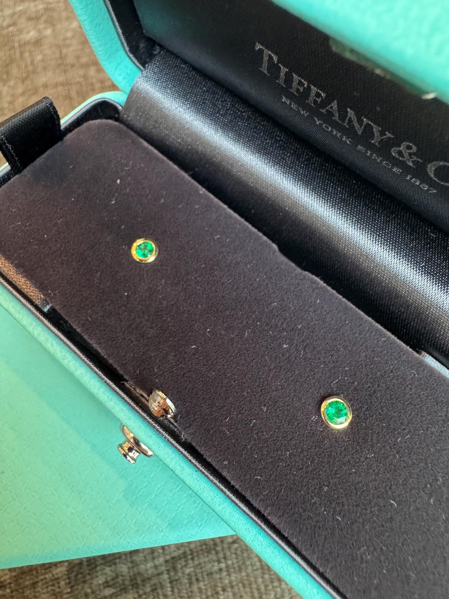 Authentic Tiffany & Co Elsa Peretti Emerald Color By The Yard 18K Yellow Gold Emerald Stud Earrings