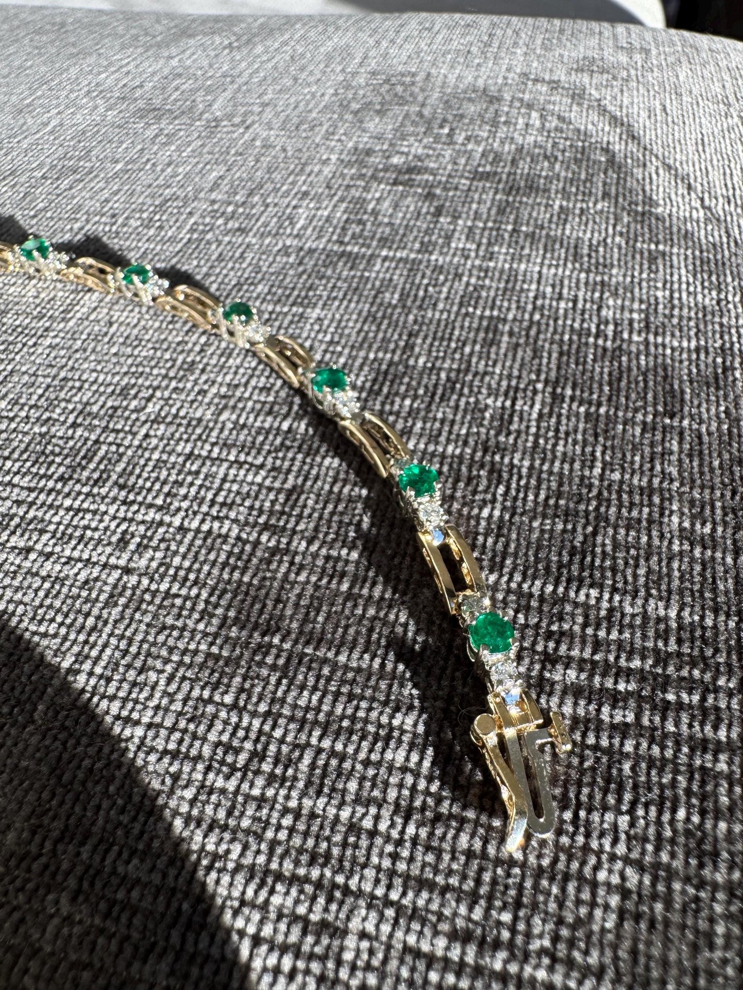Vintage 14k Solid Yellow Gold Natural Emerald & Diamond Tennis Bracelet