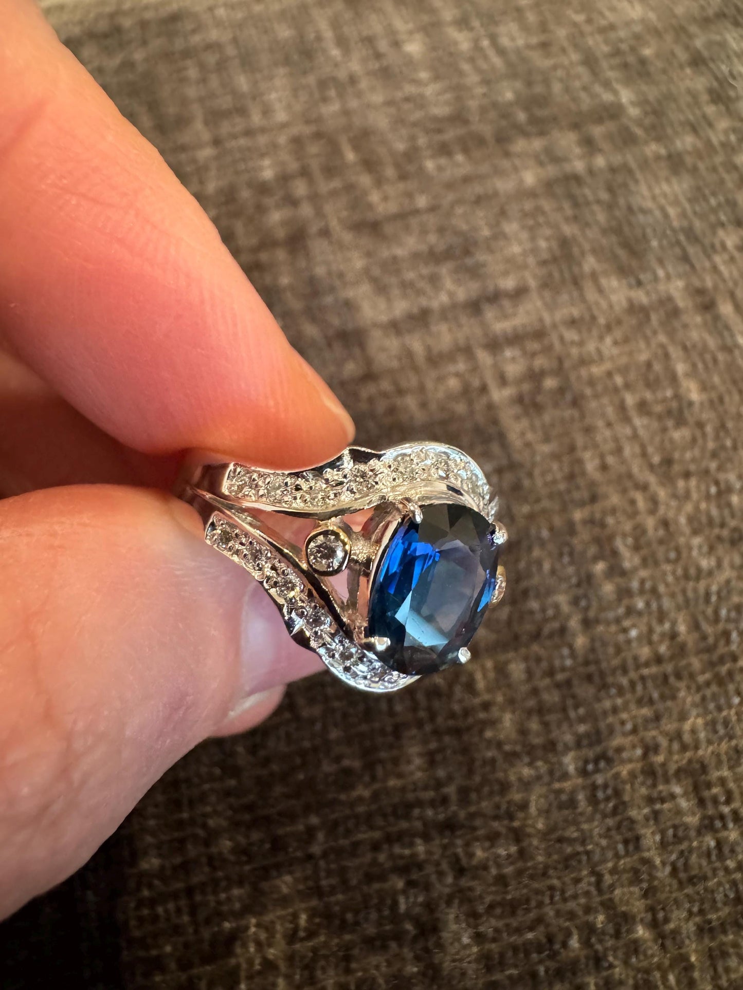 18k Gold Two Toned Natural Blue Oval Sapphire & Diamond Estate Ring