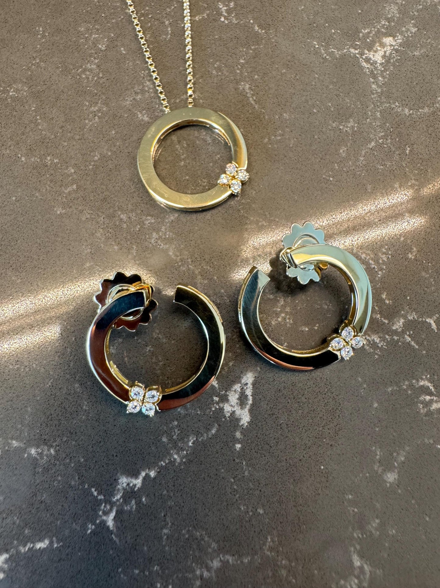 Roberto Coin Love In Verona 18K Yellow Gold Diamond Flower Pendant Necklace Earrings Set