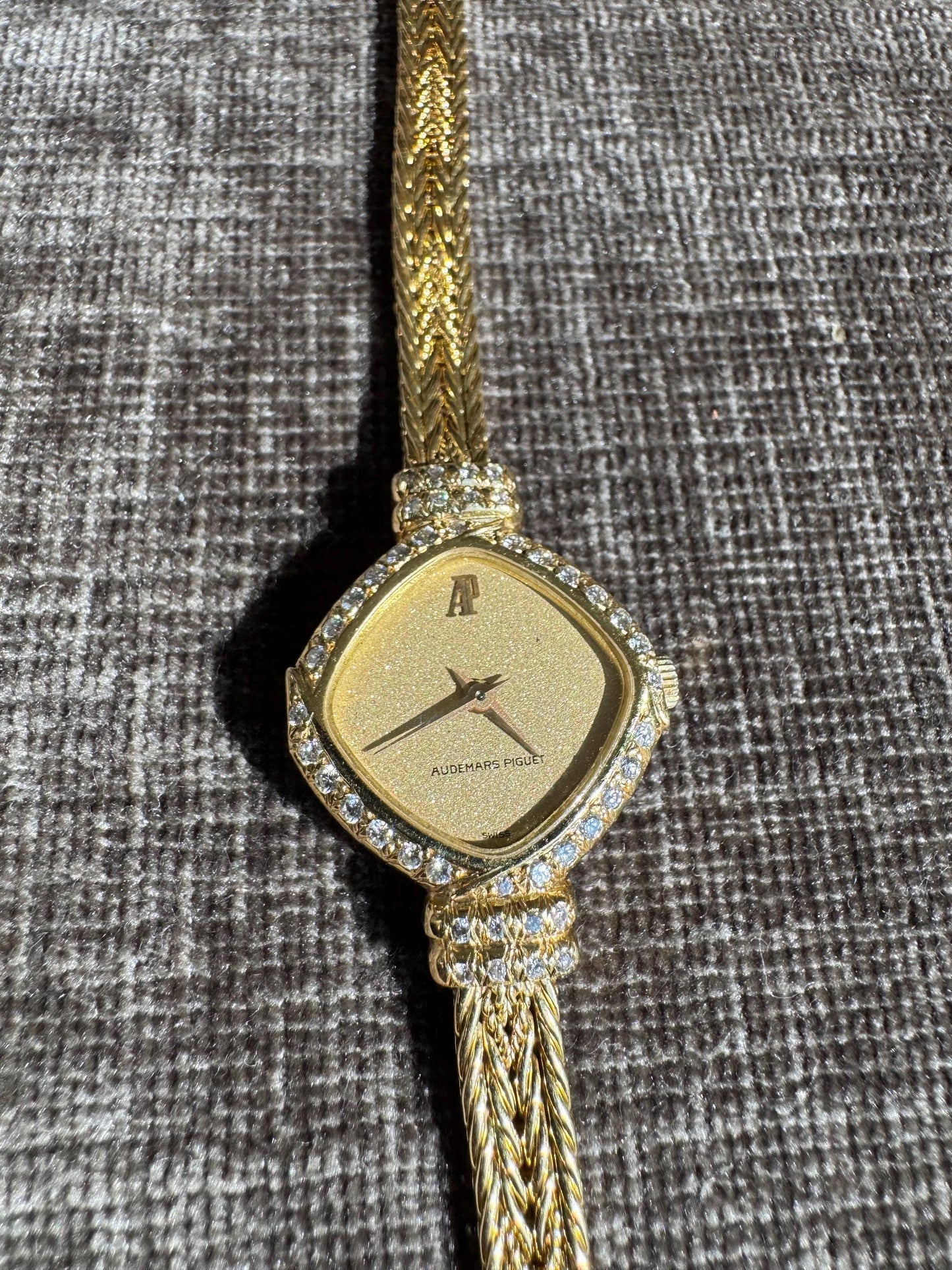 Vintage Authentic Audemars Piguet 18K Gold & Diamond Ladies Watch
