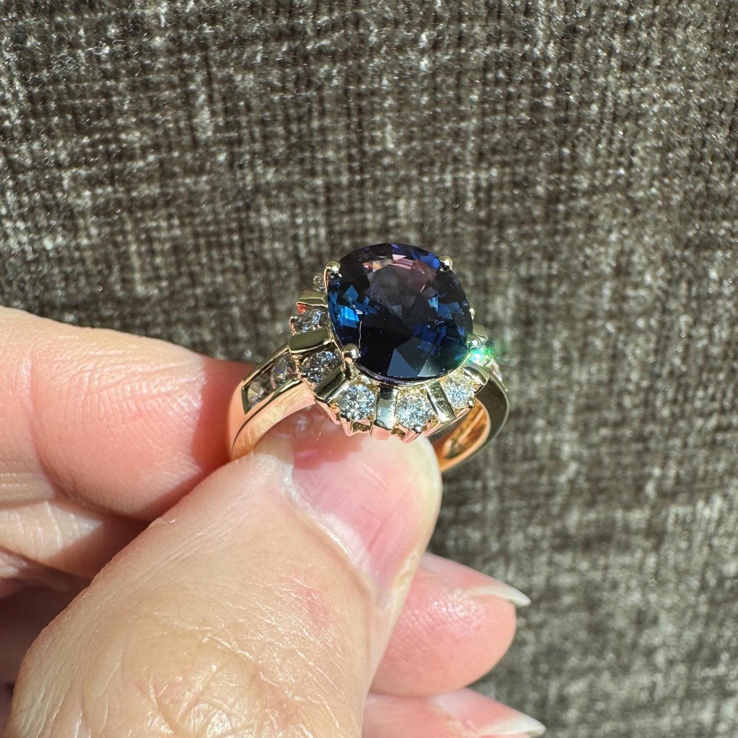Estate 14k Solid Yellow Gold 3.90ct Color Changing Oval Sapphire Diamond Halo Ring