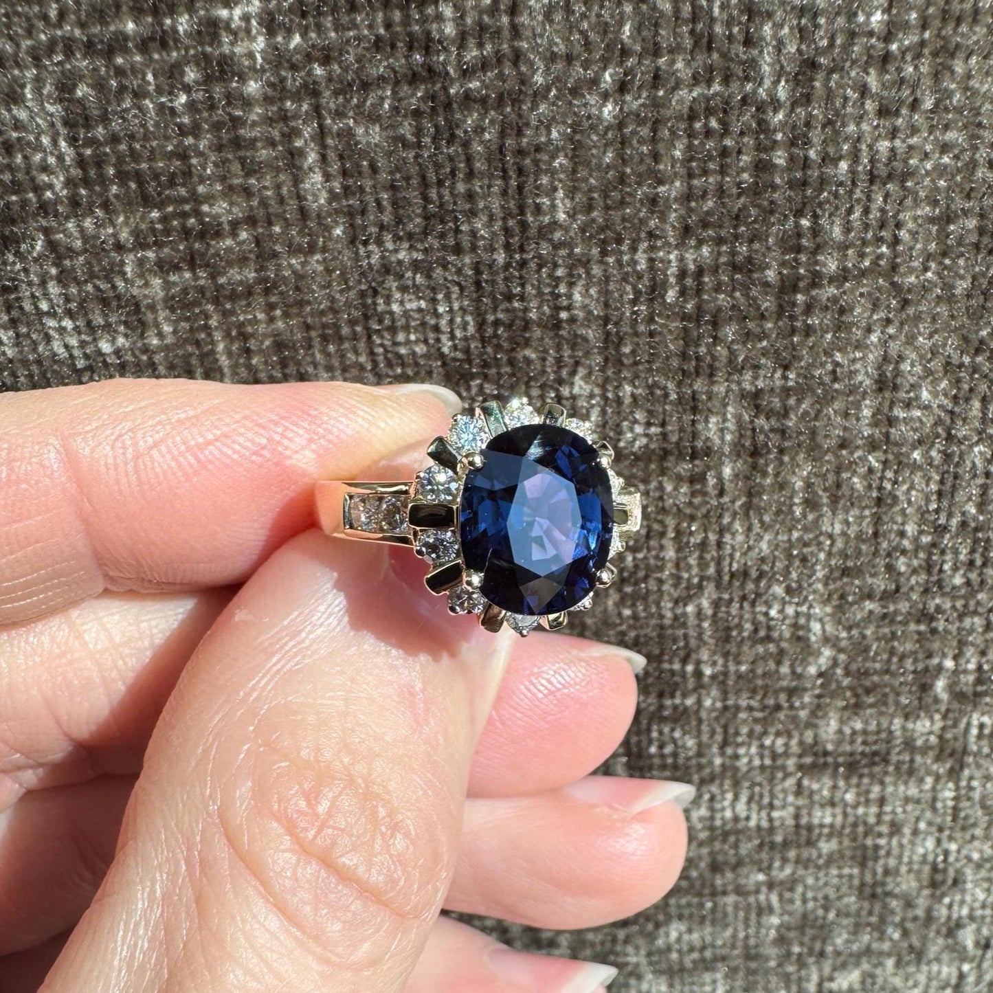 Estate 14k Solid Yellow Gold 3.90ct Color Changing Oval Sapphire Diamond Halo Ring