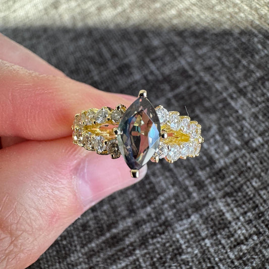 18k Yellow Gold Natural Color Changing Alexandrite Ring with Diamonds